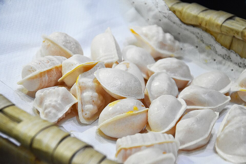 Ovos Moles são uns doces típicos da gastronomia portuguesa mais famosos de Aveiro.