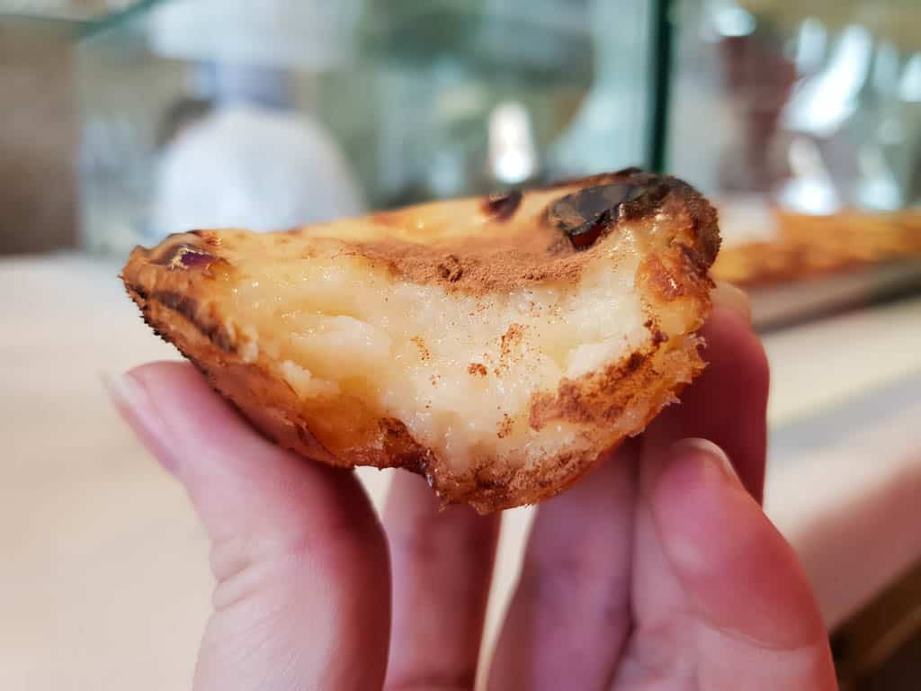 Pastel de Belém, um clássico da gastronomia portuguesa. 