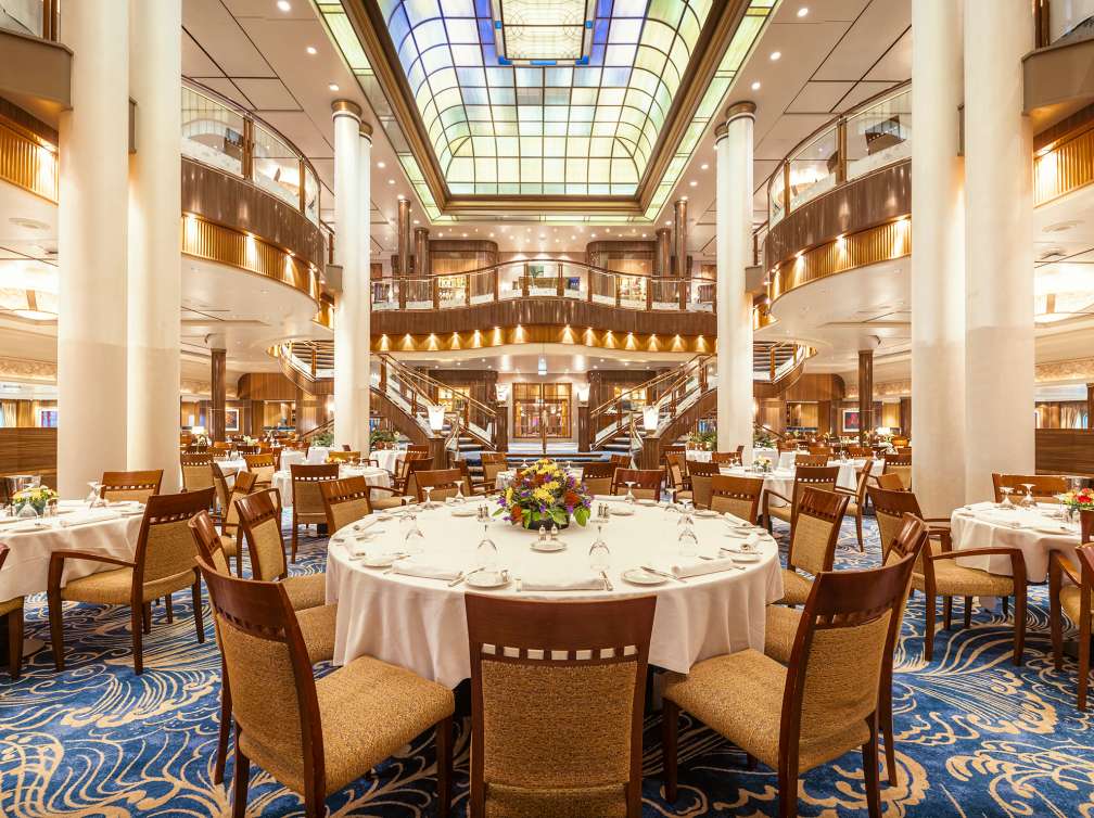 Restaurante do navio de luxo Queen Mary 2, ainda em operação pela Cunard Cruises.