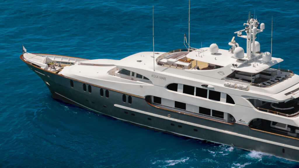 Iate de luxo Aqua Mare, da Aqua Expeditons opera cruzeiros de expedição em Galápagos. 